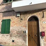 Appartamento Ama Home, Moderno In Centro Con Terrazzo Privato Vicino Economia E Porto