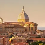 Ama Home, In Centro Con Terrazza Apartmán