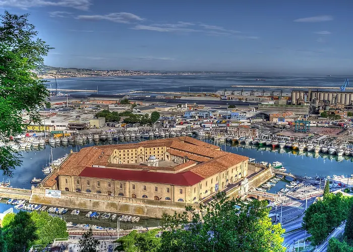 Ama Home, In Centro Con Terrazza Ancône